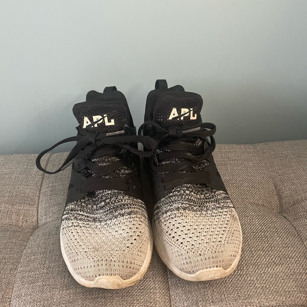 💗APL WOMENS SNEAKER ATHLETIC SHOES SIZE 7 EXCELLENT CONDITION - Picture 2 of 6
